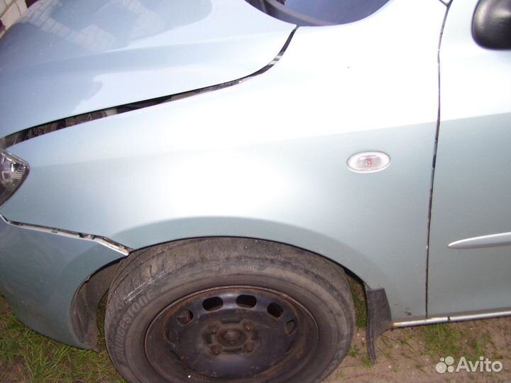 Мазда 2 demio крыло левое