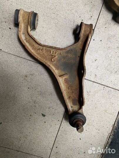 Шаровые опоры задних рычагов Субару 2013-2015гг