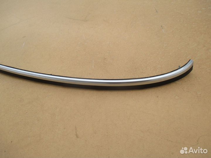 Накладка двери багажника Kia Carnival 4