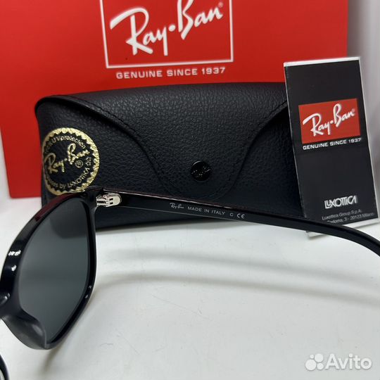 Солнцезащитные очки Ray Ban