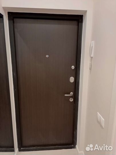 Дверь входная металлическая от застройщика