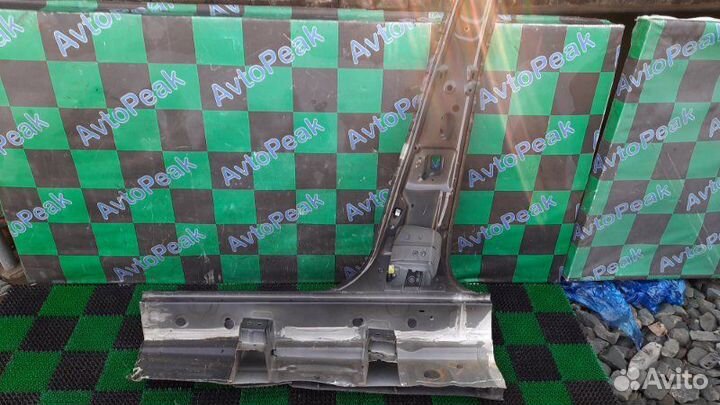 Центральная стойка кузова правая Nissan Qashqai