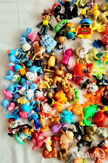 Игрушки из киндера и других яиц пакетом 1110 гр