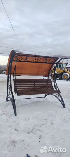 Качель уличная с крышей