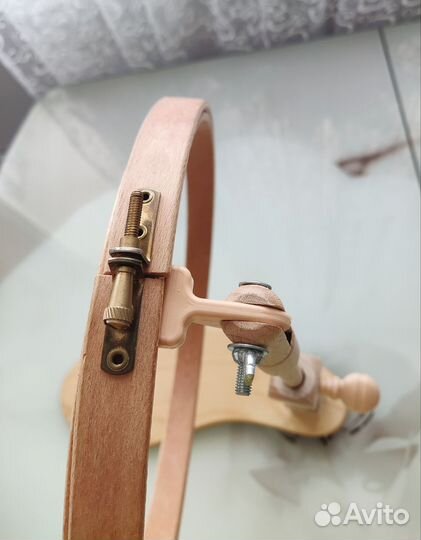 Пяльцы для вышивания на ножке