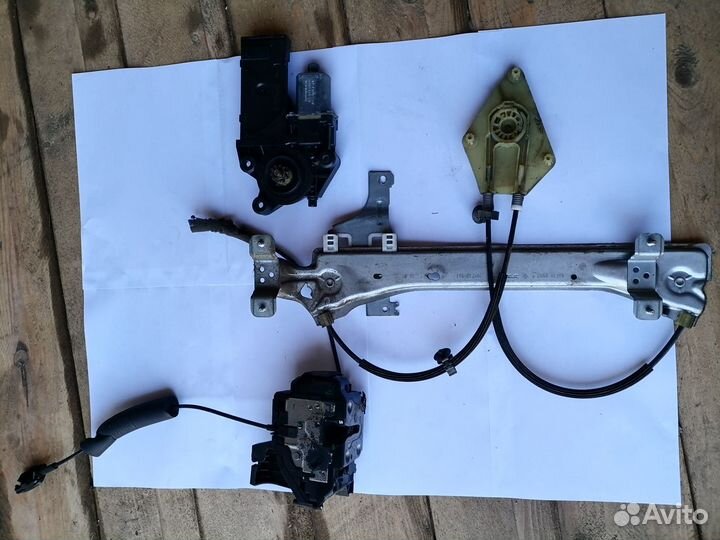 Продаю на Рено Меган 3. Стеклоподъёмник