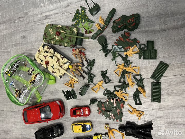 Игрушки для мальчика пакетом