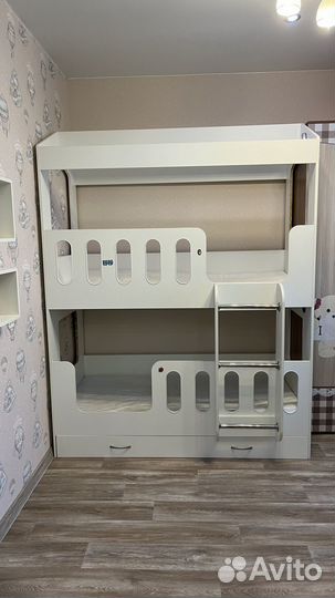 Двухъярусная кровать домик