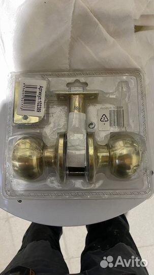 Дверная ручка защелка