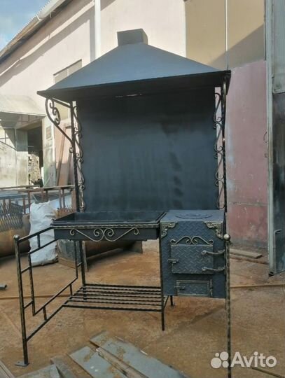Мангал с крышей