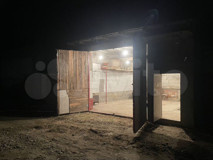 Гараж, > 30 м²