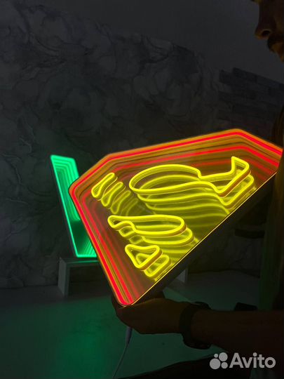 Вывеска с эффектом бесконечности