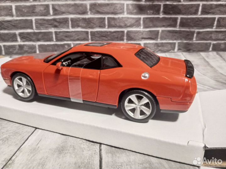 Коллекционная модель Dodge Challenger SRT8 '08