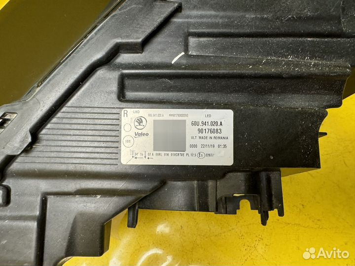 Фара правая Skoda Rapid