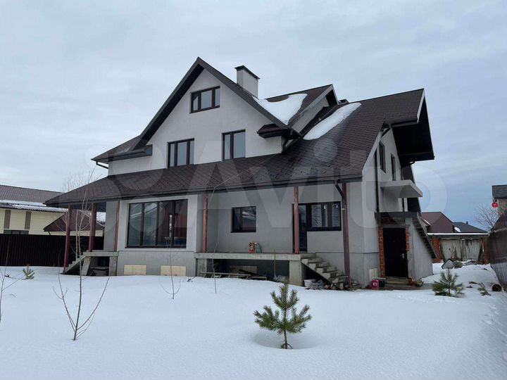 Дом 512 м² на участке 9,3 сот.