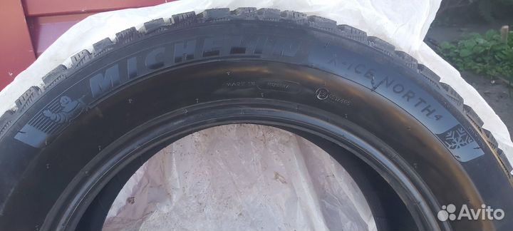 Michelin X-Ice North 4 215/55 R16