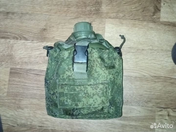 Фляжка армейская пластиковая с подсумком (чехлом)