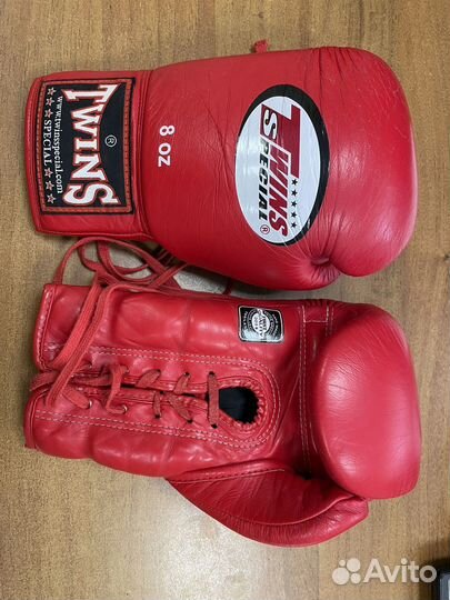 Боксерские перчатки TwinS 8oz