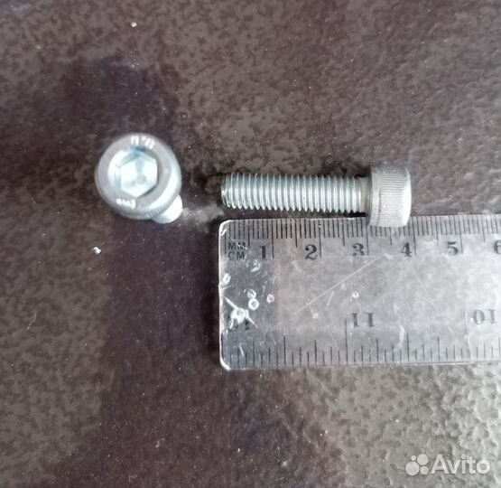 Болт для самоката