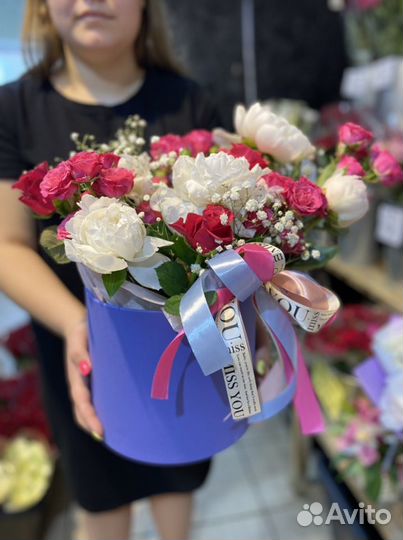 Коробка с розами, цветы в шляпной коробке