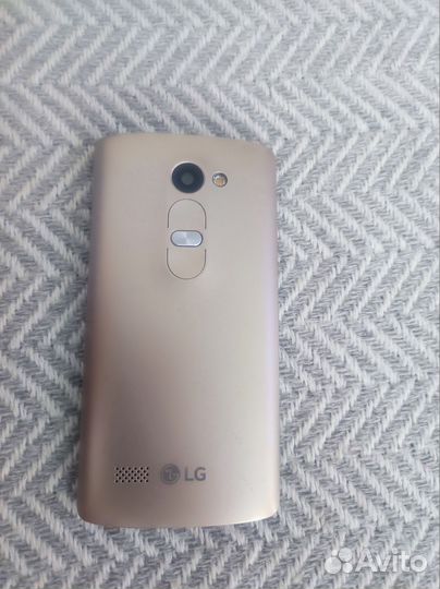 Телефон LG
