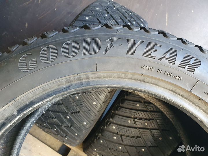 Goodyear Ultragrip Ice Arctic 235/50 R17