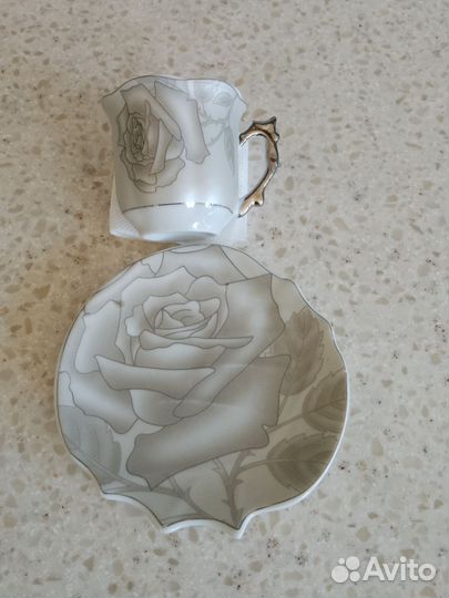 Кофейные чашки и блюдца