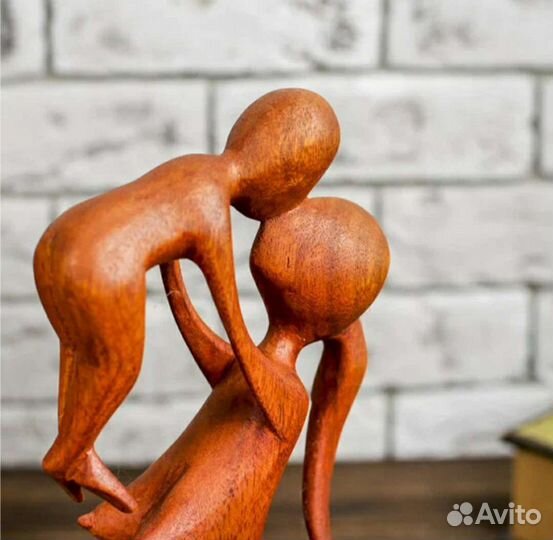 Фигурки и статуэтки