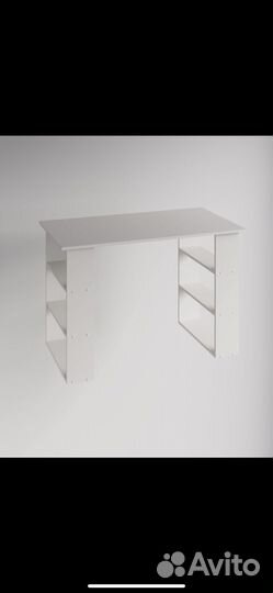 Новые компьютерные столы. Цвет: белый