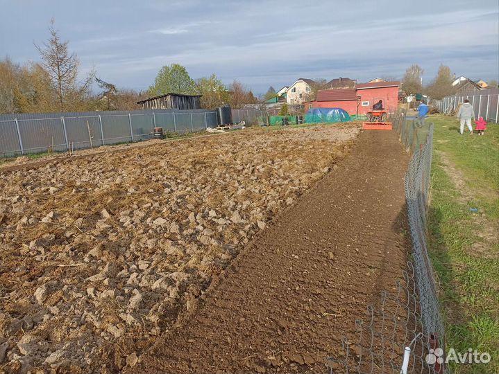 Вспашка земли мини трактором