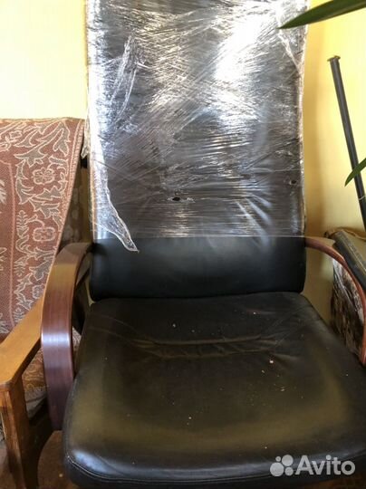 Кожанное кресло