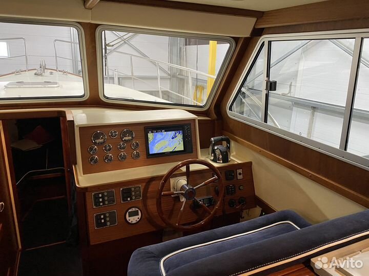 Моторная яхта