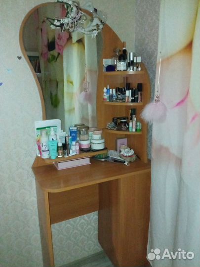 Трюмо с зеркалом