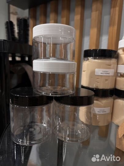 Пластиковые банки с крышкой