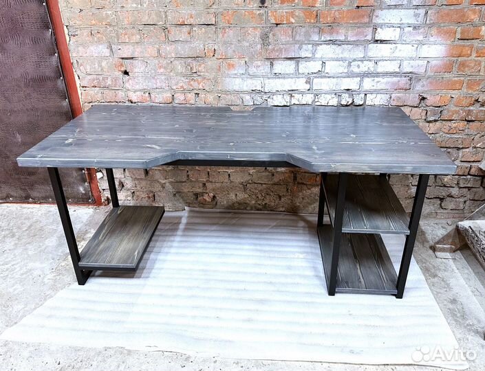 Компьютерный стол из массива сосны