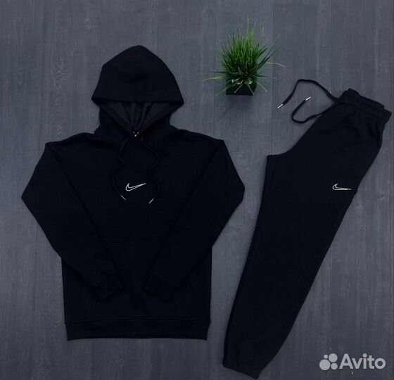 Весенний спортивный костюм Nike