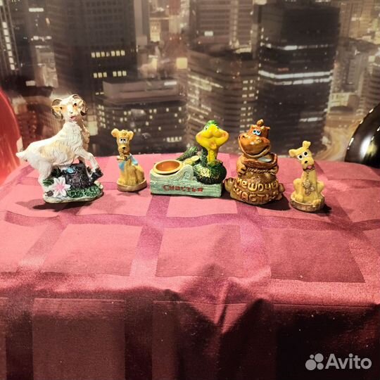Фигурки сувенирные