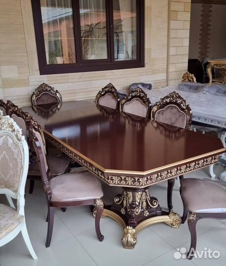 Стол и стулья