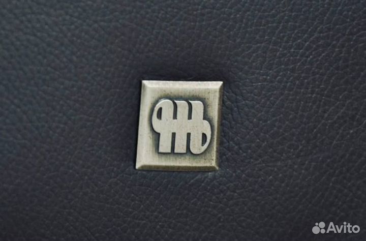 Кожаный диван