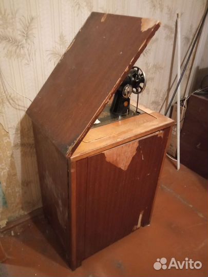 Швейная машина ножная