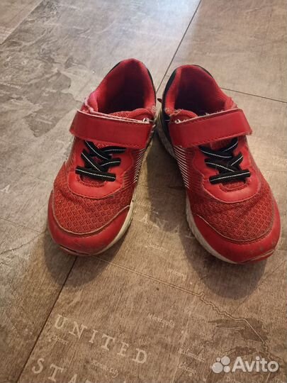 Кроссовки 28