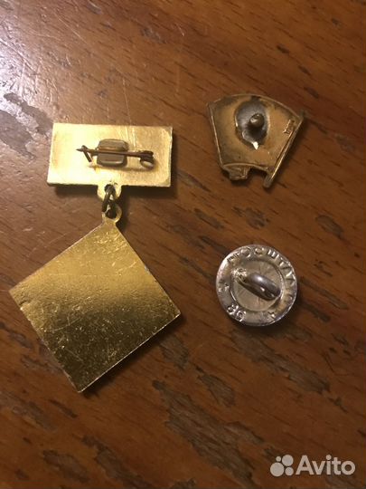 Значки и открытки СССР. Ретро