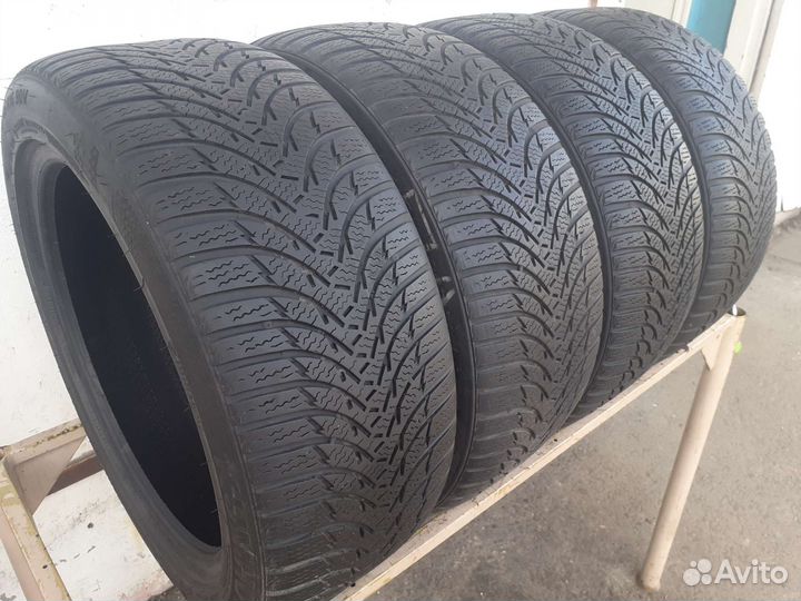 Kumho WinterCraft WP51 215/45 R16 90V