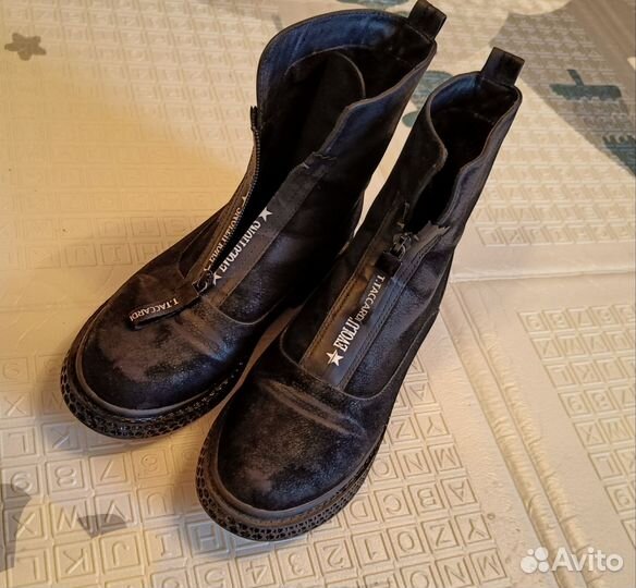 Женские ботинки