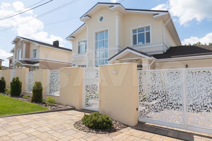 Коттедж 220 м² на участке 10 сот.