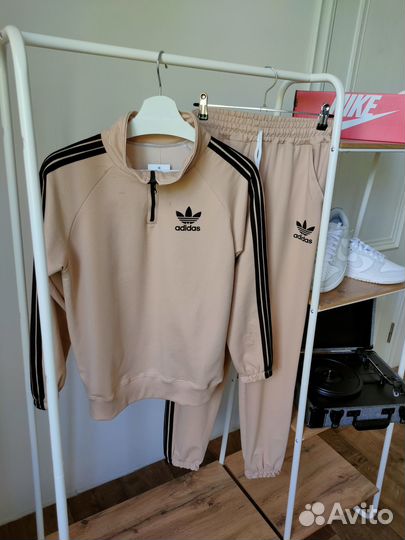 Спортивный костюм женский adidas