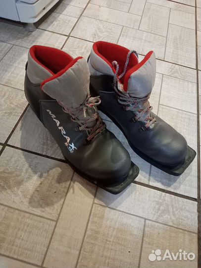 Лыжные ботинки
