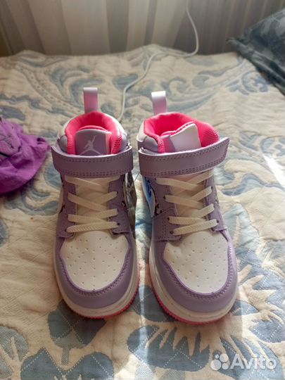 Кроссовки для девочки 29 размер новые 2 пары