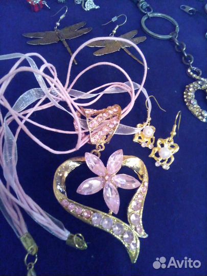 Бижутерия Заколки Серьги Кольца и тд