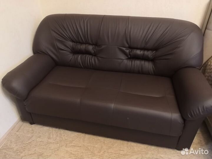 Офисный кожаный диван
